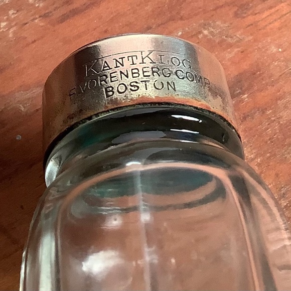 Antique salt shaker - Picture 2 of 8